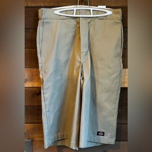 Dickies Men’s Khaki shorts size 34